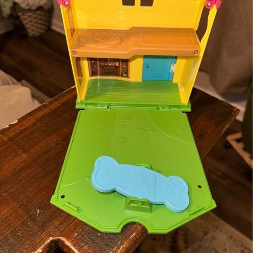 Disney Junior Puppy Dog Pals Doghouse Playset
